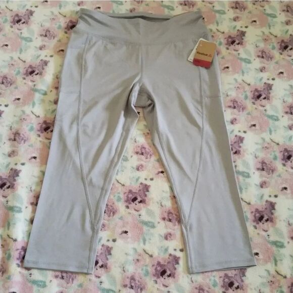 Reebok Pants - Reebok Skinny Capri Training🏃 Leggings - Size M